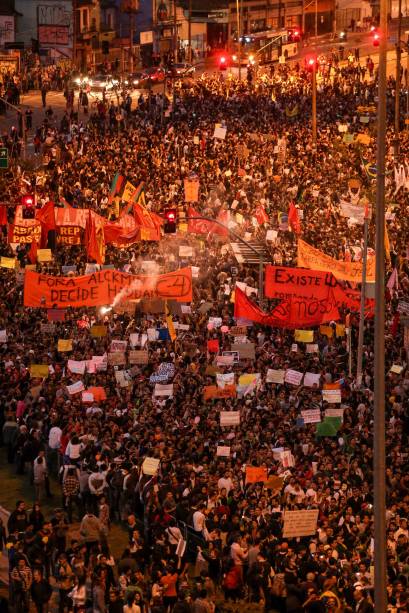 Manifesta&ccedil;&atilde;o re&uacute;ne 30 000 pessoas no Largo da Batata - quinto dia