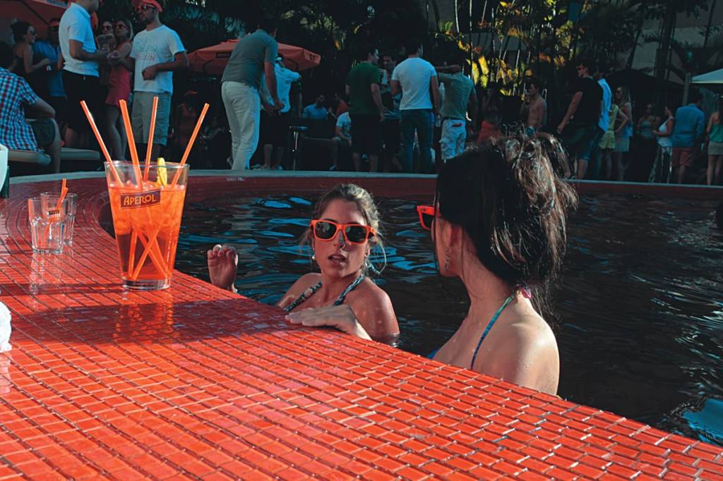 Matinês promovem agito no pôr do sol