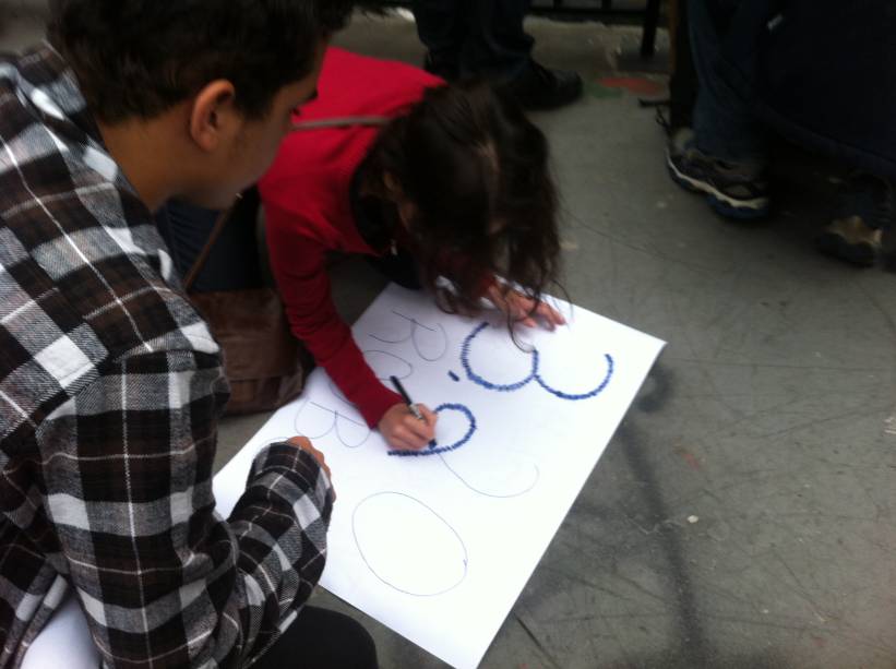 Protesto contra aumento da tarifa de ônibus: Manifestantes se organizam na Praça do Ciclista nesta terça-feira (11) Protesto contra aumento da tarifa de ônibus: Manifestantes se organizam na Praça do Ciclista nesta terça-feira (11)