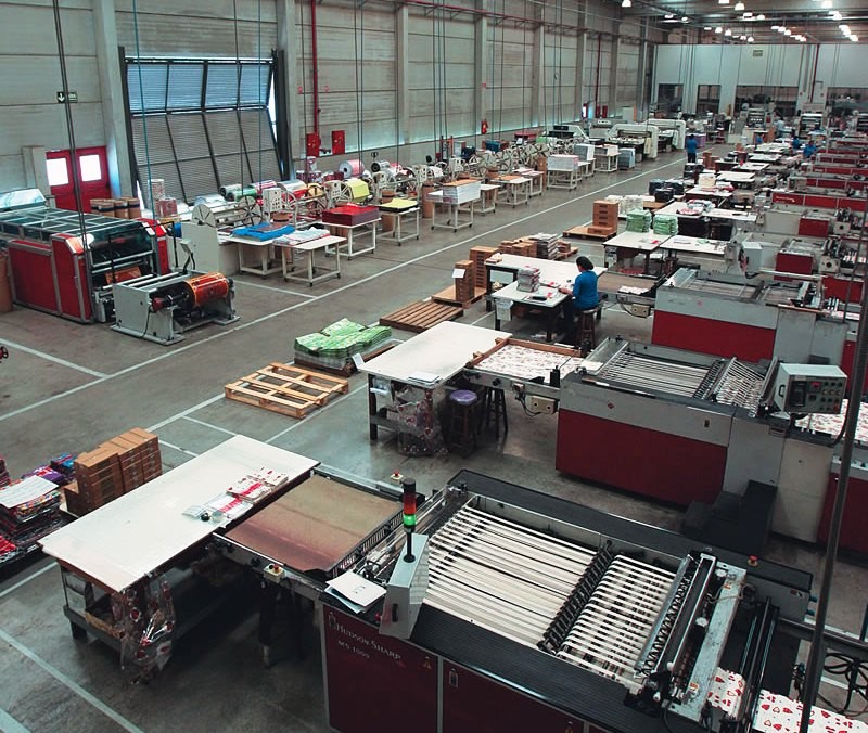 Empresário abastece 2.000 lojas na capital com enfeites de Natal