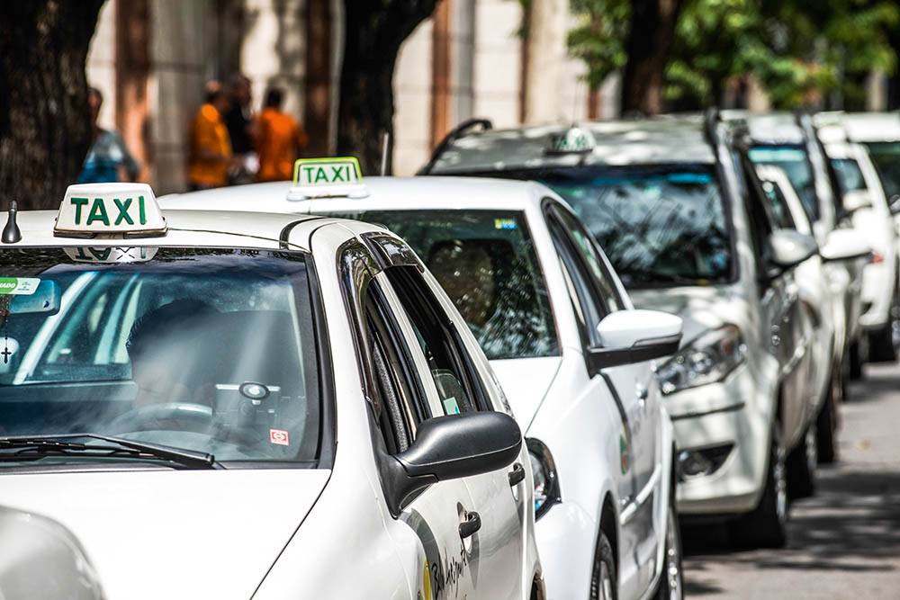 Após nova lei, 42 taxistas foram multados sem máquina de cartão