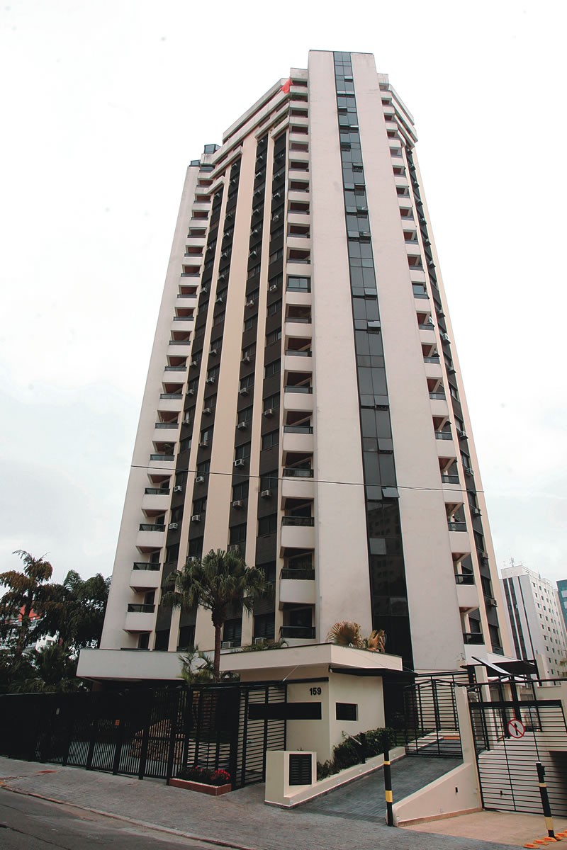 Festas de Ronaldo revoltam moradores de prédio nos Jardins