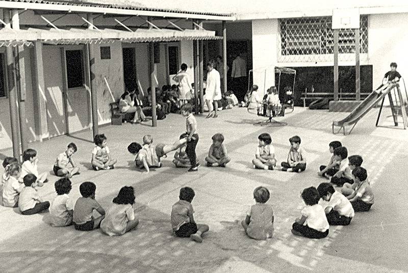 	Terceiro andar do pr&eacute;dio: p&aacute;tio para recrea&ccedil;&atilde;o da escola