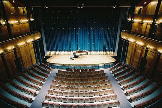 Saiba como economizar no teatro