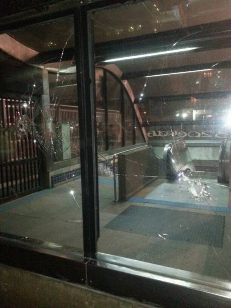 Na Avenida Paulista, manifestação contra reajuste de ônibus deixou estragos Na Avenida Paulista, manifestação contra reajuste de ônibus deixou estragos