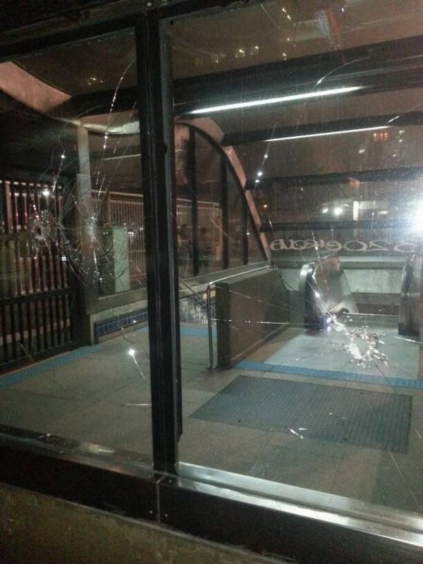 	Na Avenida Paulista, manifesta&ccedil;&atilde;o contra reajuste de &ocirc;nibus deixou estragos
