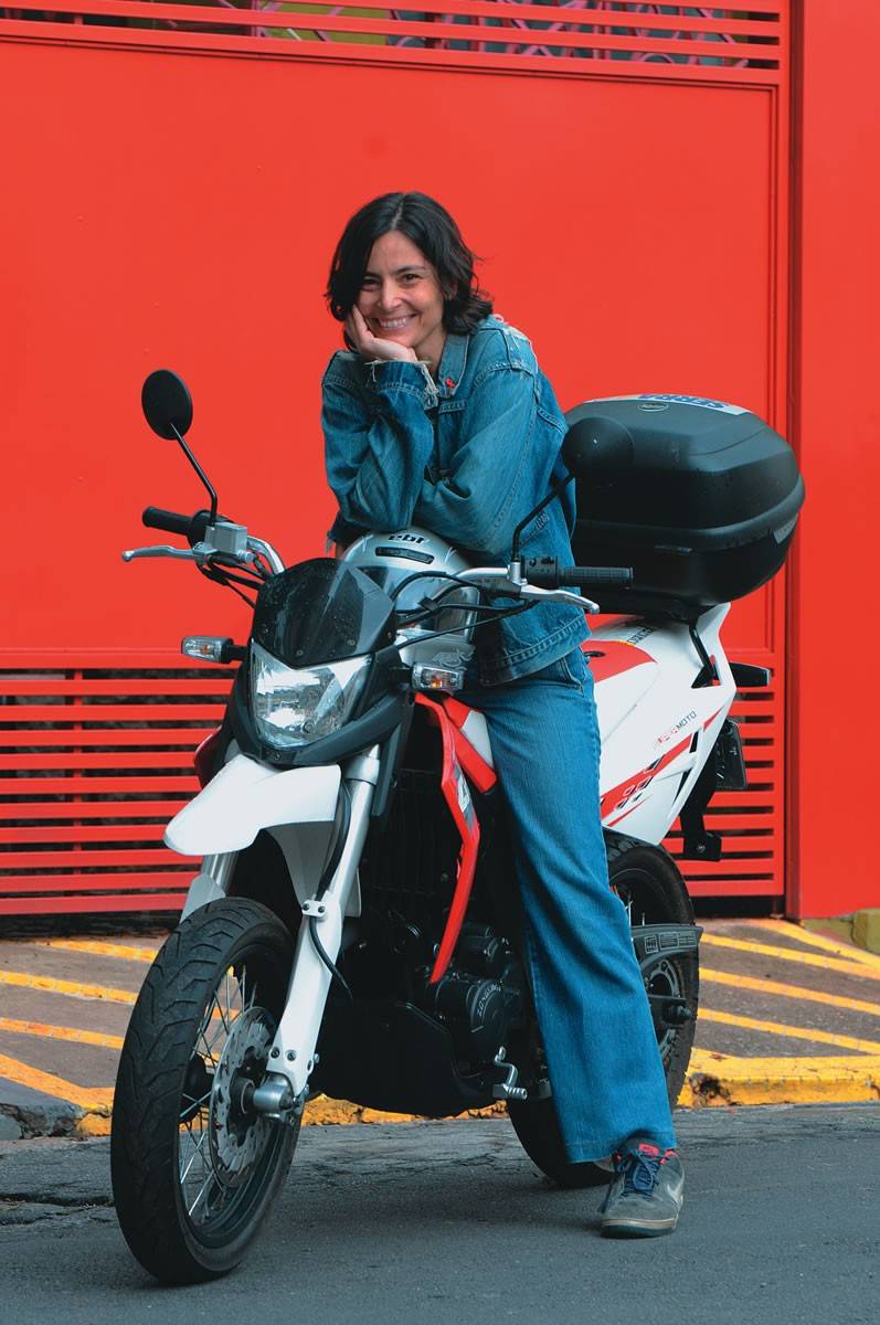 Aficionados por motos se aventuram pelas ruas da capital