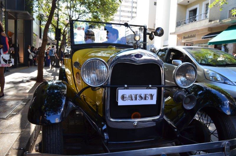 Oscar Freire recebe clima dos anos 20 para lançamento de filme