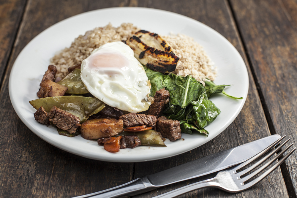 Restaurantes badalados servem prato feito no almoço