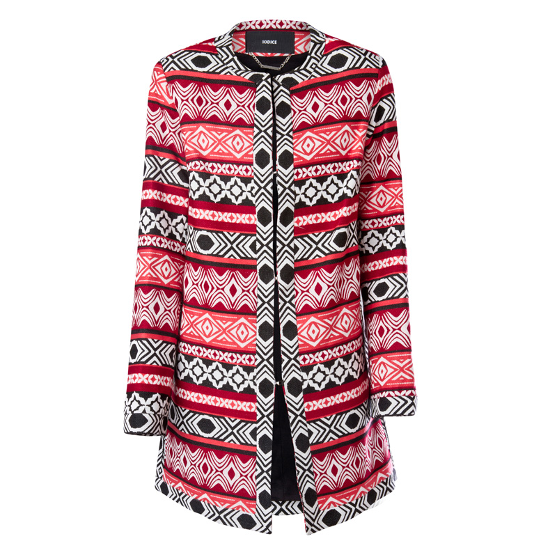 Casaco em jacquard estampado, R$ 998,00, da <a href="https://www.iodice.com.br" rel="I&oacute;dice" target="_blank">I&oacute;dice</a>