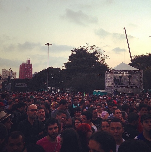 	J&aacute; &eacute; grande o movimento na pra&ccedil;a J&uacute;lio Prestes, onde se apresenta o Ira! &agrave;s 18h