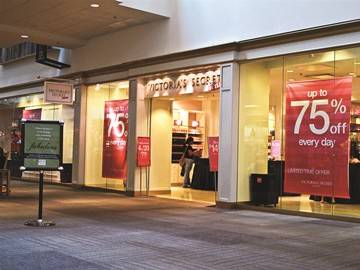 Vitrine da Victoria&rsquo;s Secret: promo&ccedil;&otilde;es empolgam fregueses