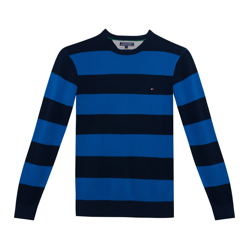Su&eacute;ter da Tommy Hilfiger, R$ 269,00,&nbsp;<a href="https://br.tommy.com/" rel=" br.tommy.com" target="_blank">br.tommy.com</a>