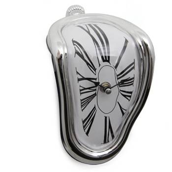 Rel&oacute;gio de mesa Salvador Dal&iacute;, R$ 69,00, da <a href="https://www.designnmaniaa.com.br/siteNovo/" rel="Design Mania">Design Mania</a>