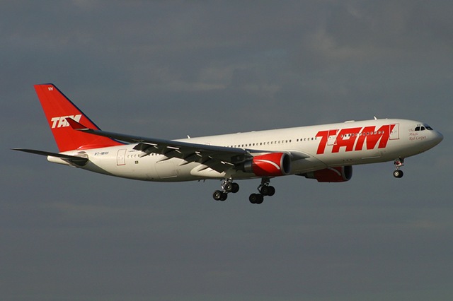 Avião colide em pássaro ao decolar e precisa retornar a Guarulhos