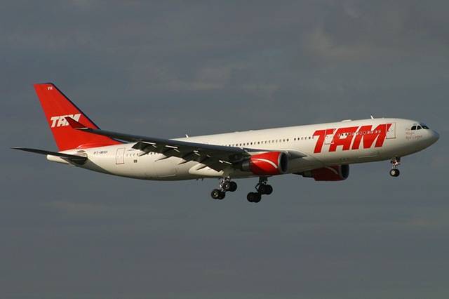 Avião colide em pássaro ao decolar e precisa retornar a Guarulhos