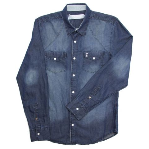 Camisa jeans com linho, R$ 398,00, do <a href="https://loja.sergiok.com.br/" rel="S&eacute;rgio K." target="_blank">Sergio K.</a>