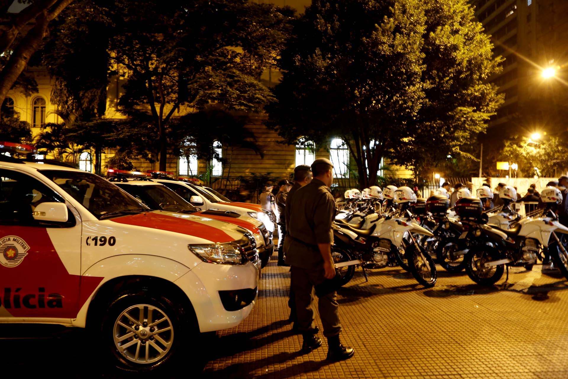 	Policiamento refor&ccedil;ado tamb&eacute;m na pra&ccedil;a da Rep&uacute;blica durante a Virada Cultural