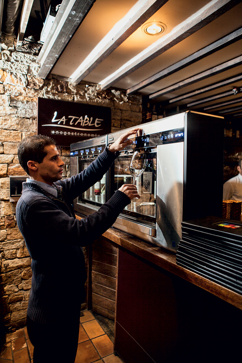 Novos endereços de vinho com boa oferta da bebida em taça