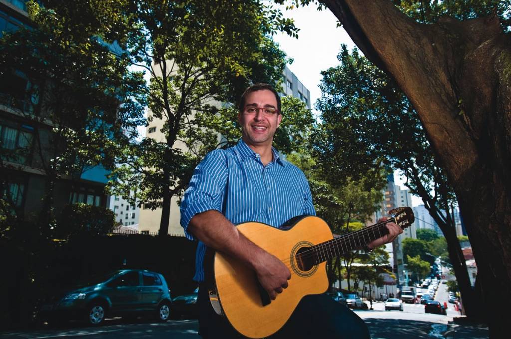 Professores de cursinho fazem sucesso nas redes sociais