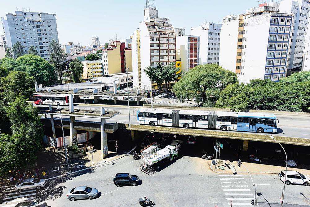 Mudança no trânsito e obras do metrô complicam situação da Praça 14 Bis