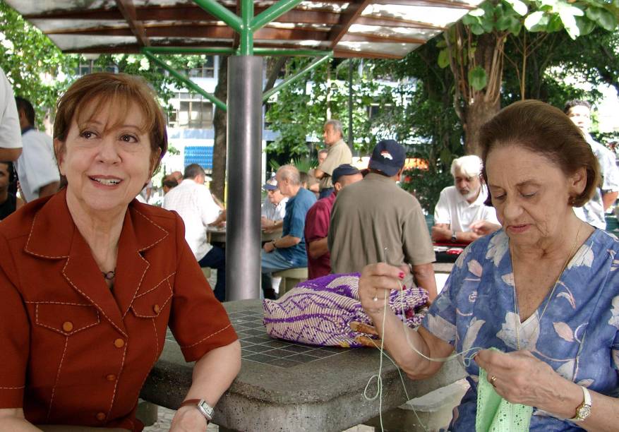 Fernanda Montenegro e Laura Cardoso no filme &lsquo;O Outro Lado da Rua&rsquo;