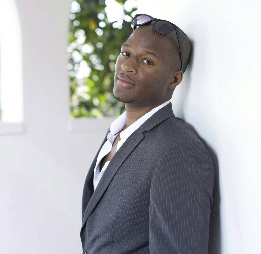 Vocalista de Amy Winehouse faz show solo e lista músicas favoritas