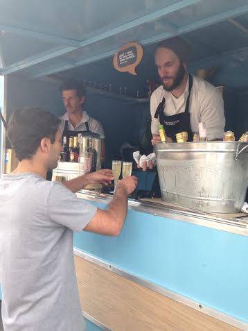 O truck Los Mendozitos: vinhos em ta&ccedil;a a partir de R$ 10,00