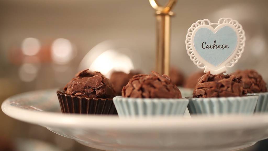 Aprenda a fazer o brigadeiro etílico da Maria Brigadeiro