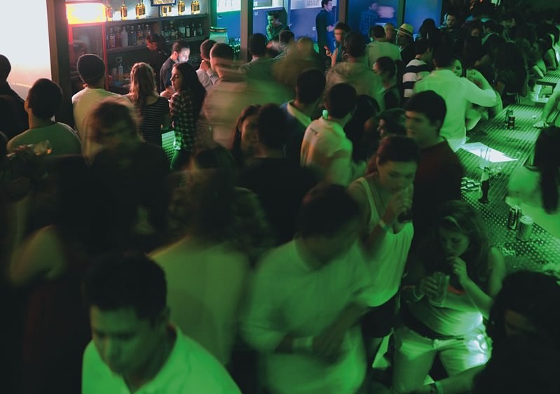 Baladas cobram taxa até na chapelaria