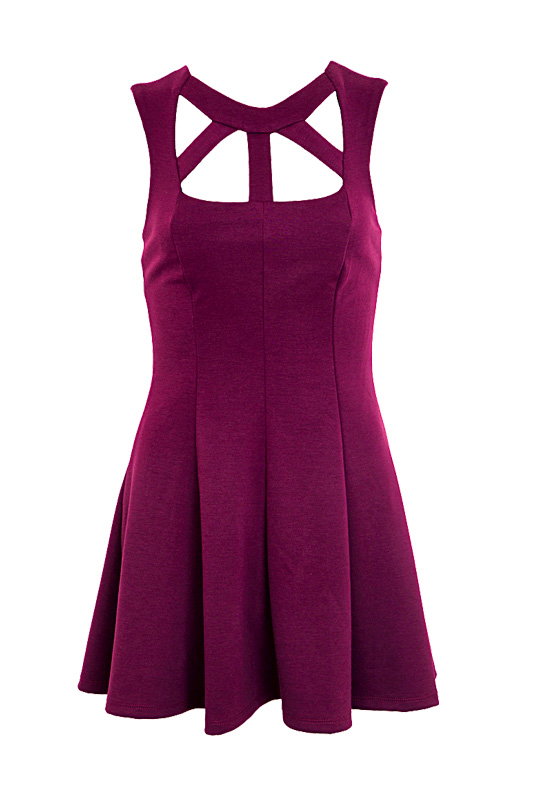 Superdecotado. Vazado, o vestido deixa o colo e as costas à mostra. R$ 179,90. FiveBlu, tel.: 3053-7519, www.fiveblu.com.br. Superdecotado. Vazado, o vestido deixa o colo e as costas à mostra. R$ 179,90. FiveBlu, tel.: 3053-7519, www.fiveblu.com.br.