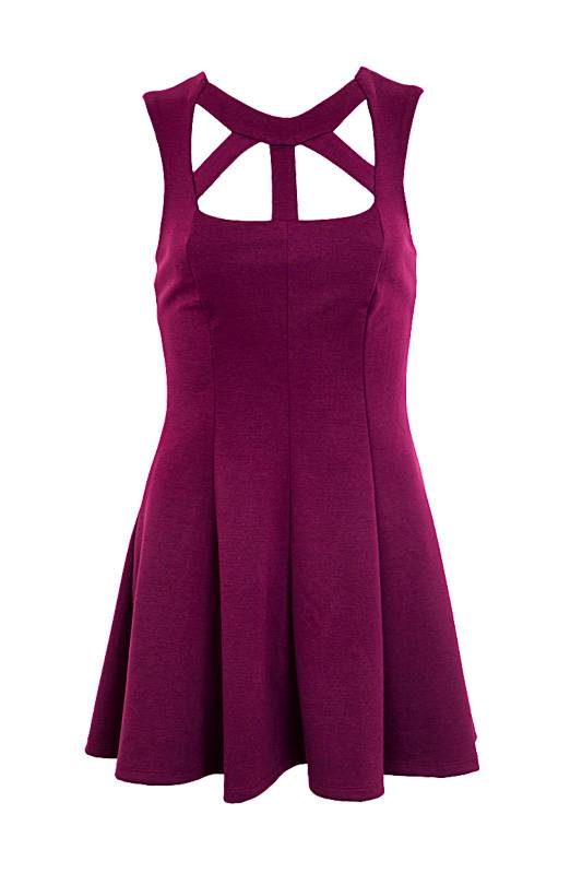 Superdecotado. Vazado, o vestido deixa o colo e as costas à mostra. R$ 179,90. FiveBlu, tel.: 3053-7519, www.fiveblu.com.br. Superdecotado. Vazado, o vestido deixa o colo e as costas à mostra. R$ 179,90. FiveBlu, tel.: 3053-7519, www.fiveblu.com.br.