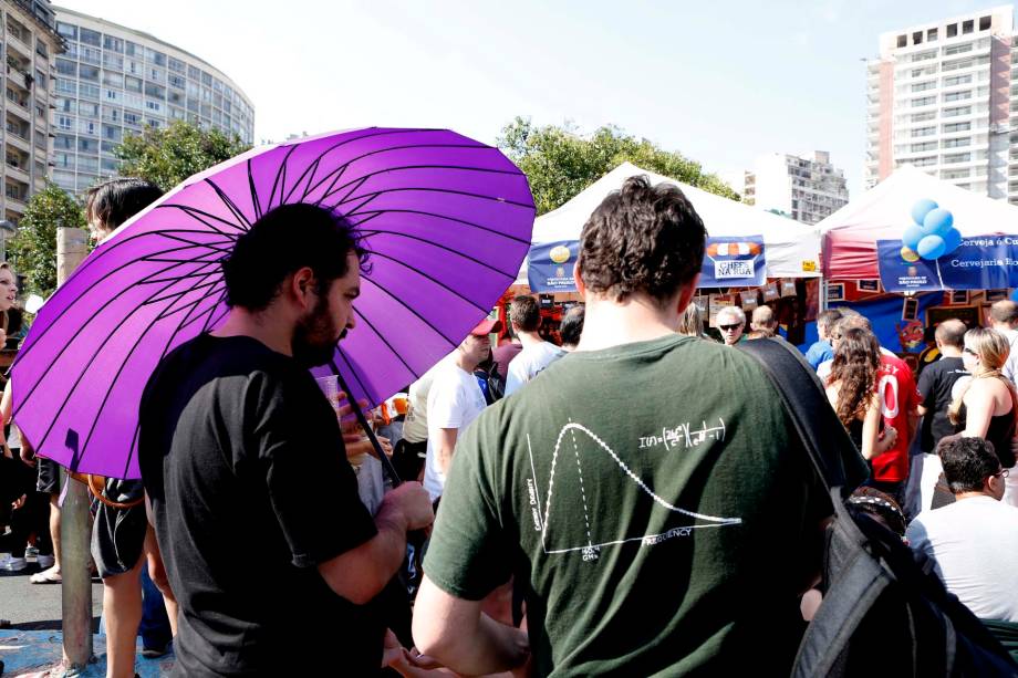O p&uacute;blico na edi&ccedil;&atilde;o da feira O Mercado durante a Virada Cultural 2014