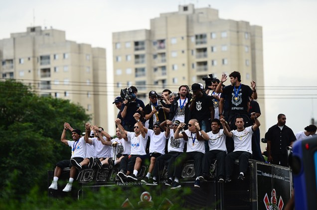Os jogadores fizeram quest&atilde;o de agradecer ao apoio da torcida
