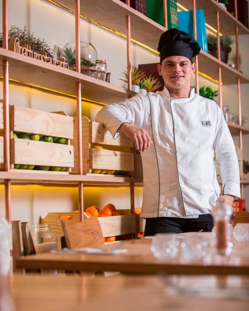 A cozinha é conduzida pelo chef de cozinha Luis Martins