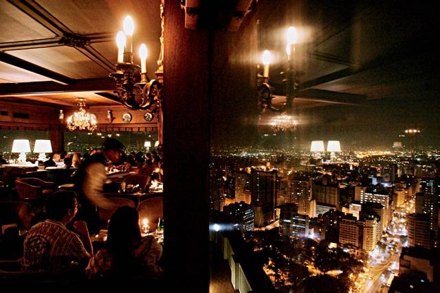Terra&ccedil;o It&aacute;lia: jantar na companhia da vista de S&atilde;o Paulo&nbsp;