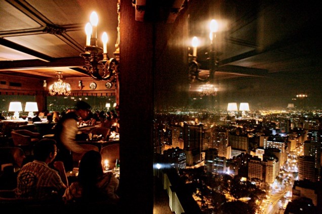 Terra&ccedil;o It&aacute;lia: jantar na companhia da vista de S&atilde;o Paulo&nbsp;