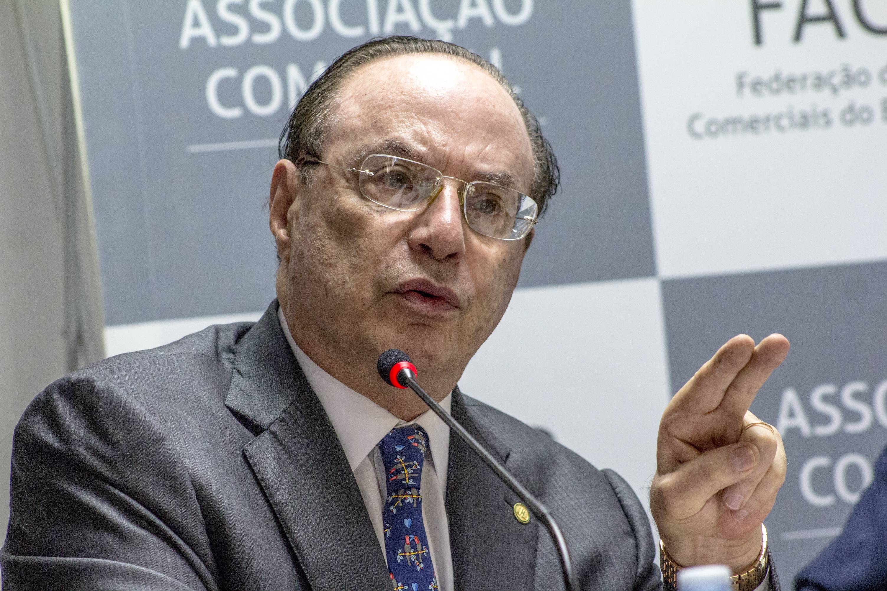 Maluf sai da lista dos procurados pela Interpol