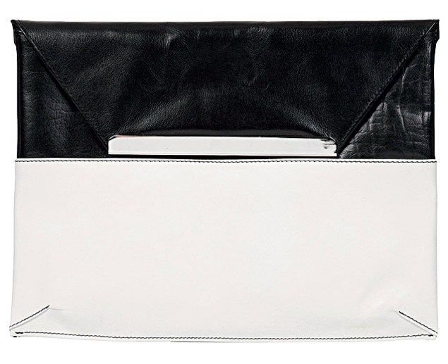 	Carteira. De couro, mede 24 por 33 cent&iacute;metros. R$ 189,00.Topshop, Shopping JK Iguatemi, tel.: 3152-6002