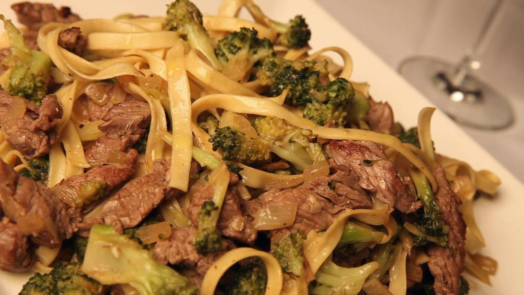 Sem tomate: aprenda a fazer o fettuccine a paesana da Cantina Nello’s