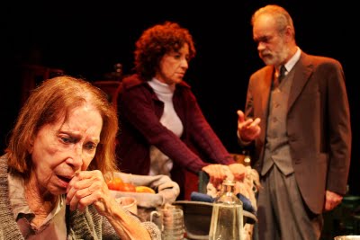 Cleyde Yáconis brilhou em sua última peça apresentada em São Paulo, O Caminho para Meca Cleyde Yáconis brilhou em sua última peça apresentada em São Paulo, O Caminho para Meca