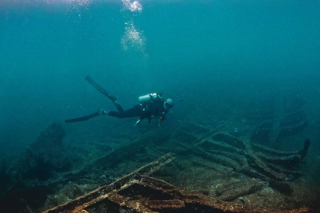 Destroços de embarcação do século XVII são encontrados em Ilhabela