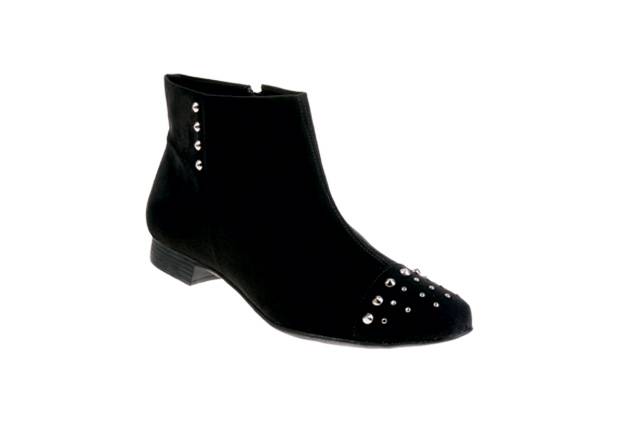 Modelo motoqueiro-caub&oacute;i estilizado. R$ 99,90. C e A, Shopping Iguatemi, telefone 2131-0004, www.cea.com.br.