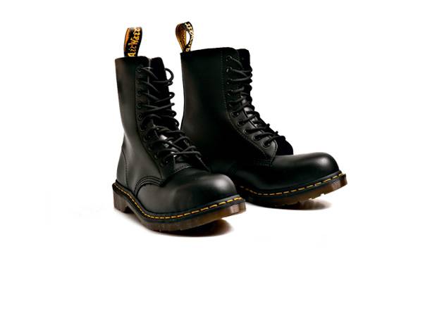 Lan&ccedil;ada em 1960, &eacute; s&iacute;mbolo da cultura underground inglesa. R$ 597,00. Dr. Martens, &agrave; venda na Pretorian, Rua Oscar Freire, 228, Jardim Paulista, telefone 2344-2255, www.pretorian.com.br.