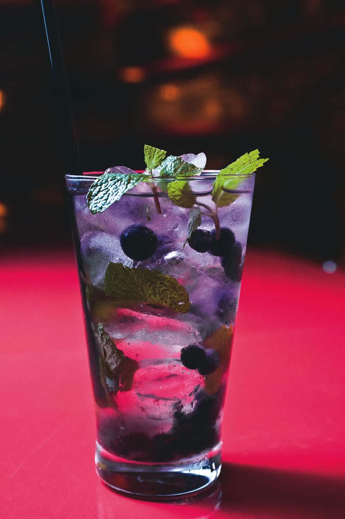 Suíte Savalas combina ambiente transado e bons coquetéis