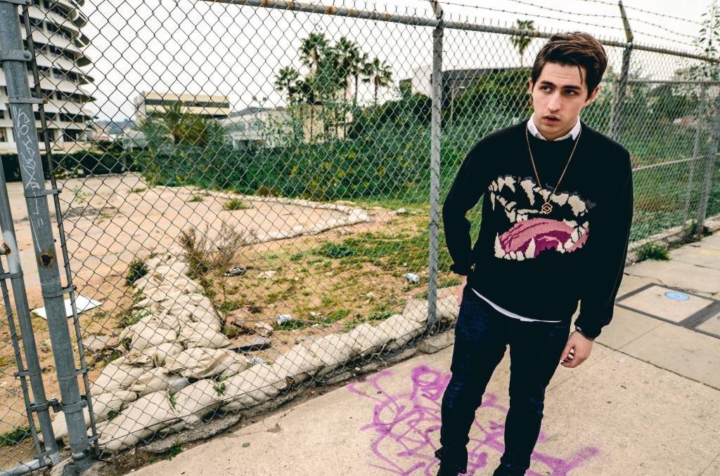 Nova aposta da eletrônica, DJ de 20 anos faz aquecimento do Kaballah