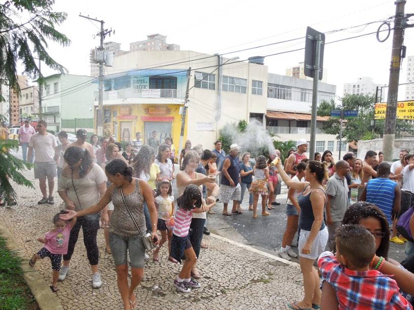 Brincadeira: a latinha de spray &eacute; vendida por R$ 5,00