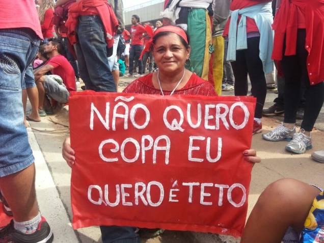 Sem-teto da ocupação Copa do Povo protesta em frente ao Itaquerão, na Zona Leste Sem-teto da ocupação Copa do Povo protesta em frente ao Itaquerão, na Zona Leste
