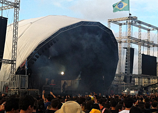 Crystal Castles: apresentação confusa e sem força