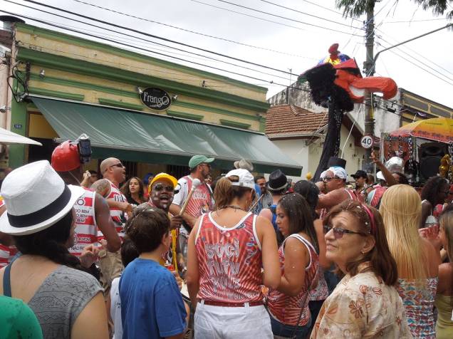 Frangó: cerveja e petisco ao som de samba Frangó: cerveja e petisco ao som de samba